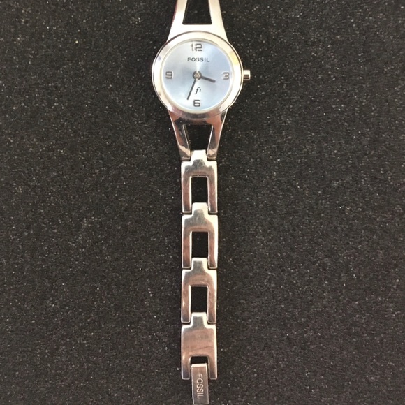 💕Fossil F2 Women’s Round Faced Pearl Blue Watch - Picture 7 of 8